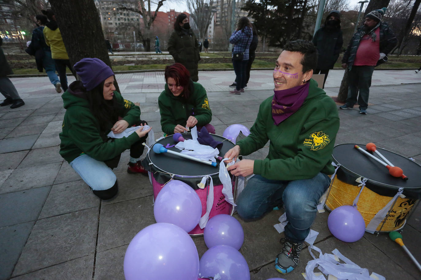 Las calles de la capital se han teñido de violeta en la manifestación reivindicativa del Día Internacional de la Mujer.