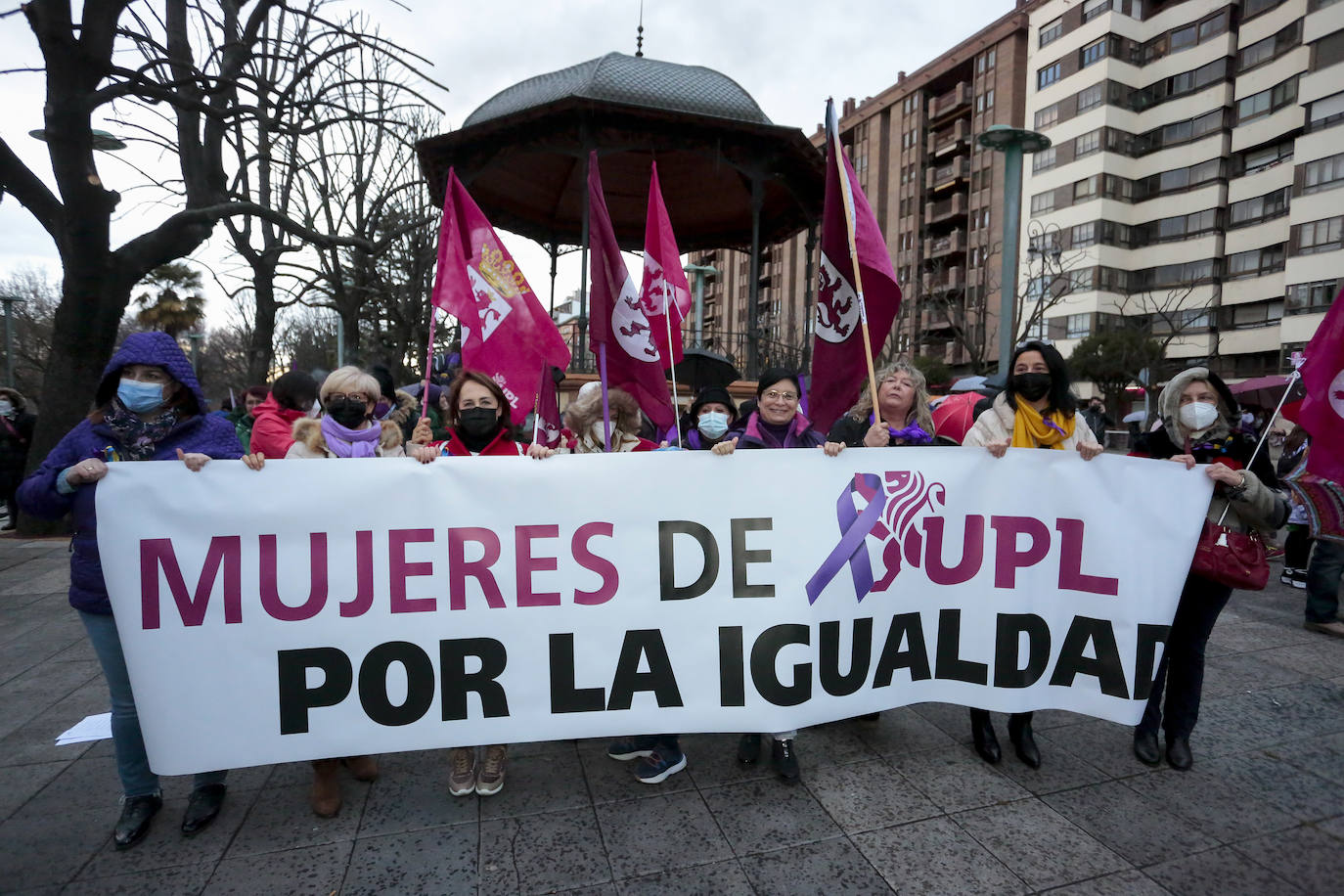 Las calles de la capital se han teñido de violeta en la manifestación reivindicativa del Día Internacional de la Mujer.