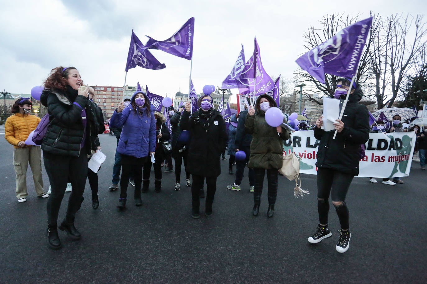 Las calles de la capital se han teñido de violeta en la manifestación reivindicativa del Día Internacional de la Mujer.