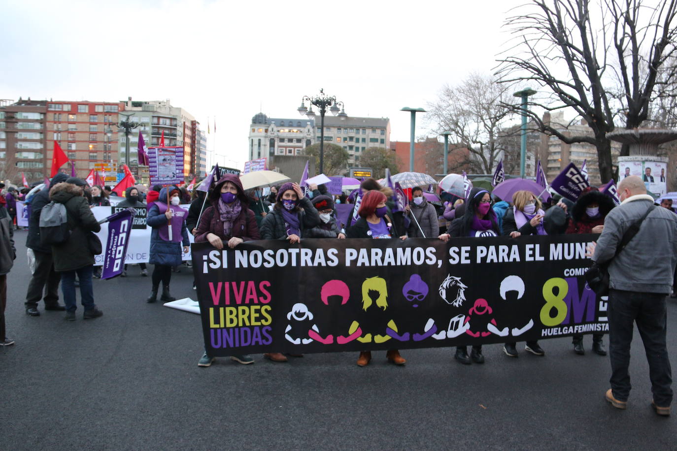 Las calles de la capital se han teñido de violeta en la manifestación reivindicativa del Día Internacional de la Mujer.