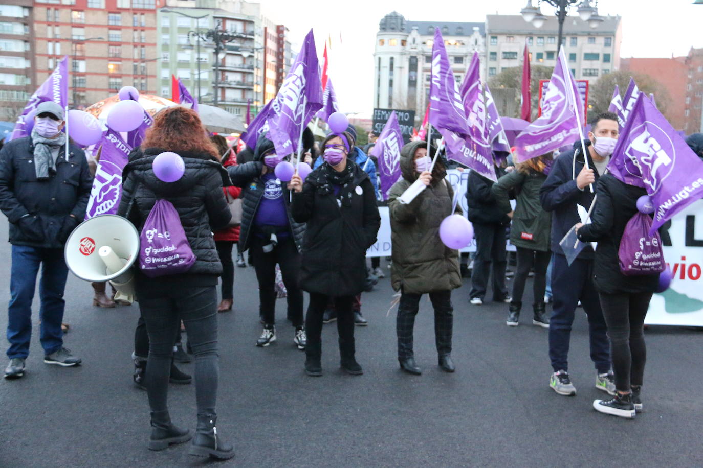 Las calles de la capital se han teñido de violeta en la manifestación reivindicativa del Día Internacional de la Mujer.