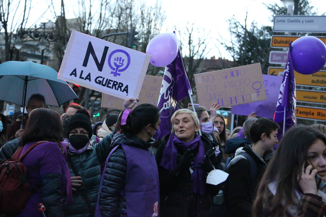 Las calles de la capital se han teñido de violeta en la manifestación reivindicativa del Día Internacional de la Mujer.