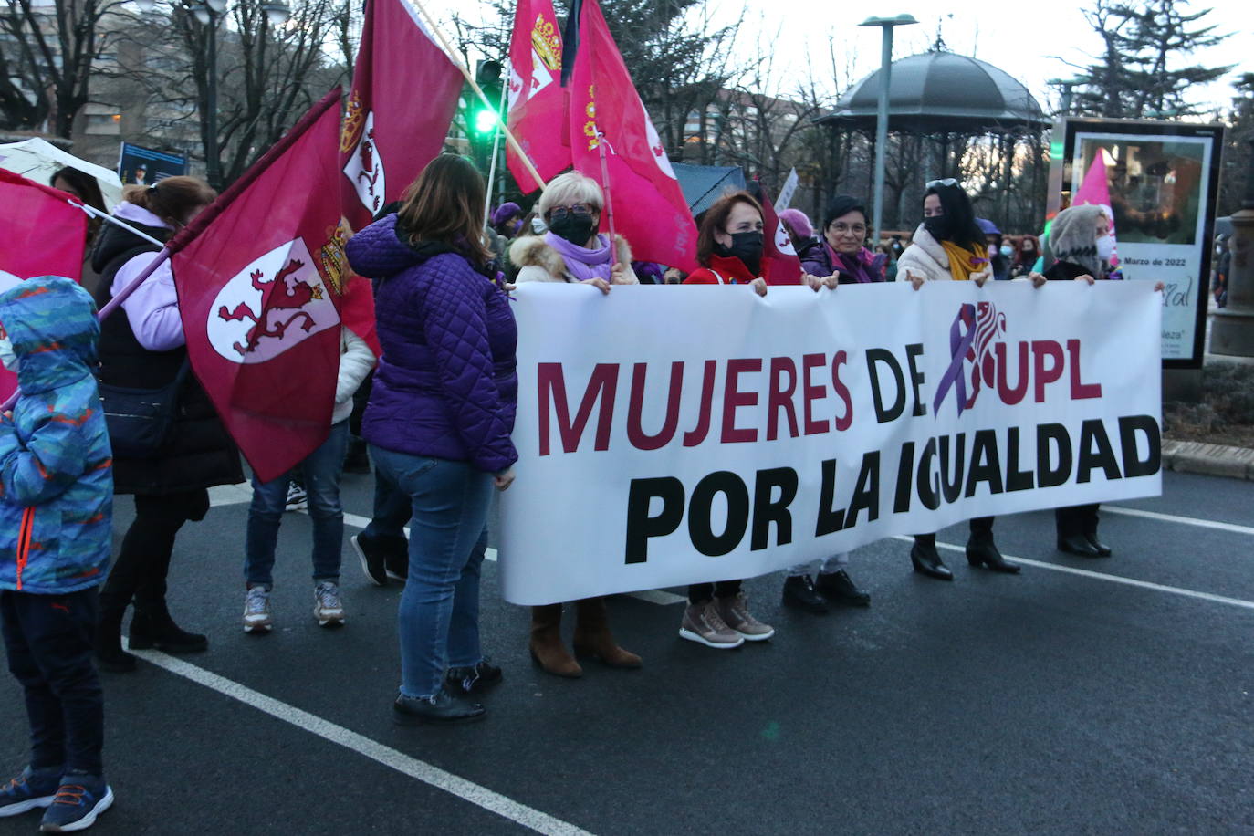 Las calles de la capital se han teñido de violeta en la manifestación reivindicativa del Día Internacional de la Mujer.