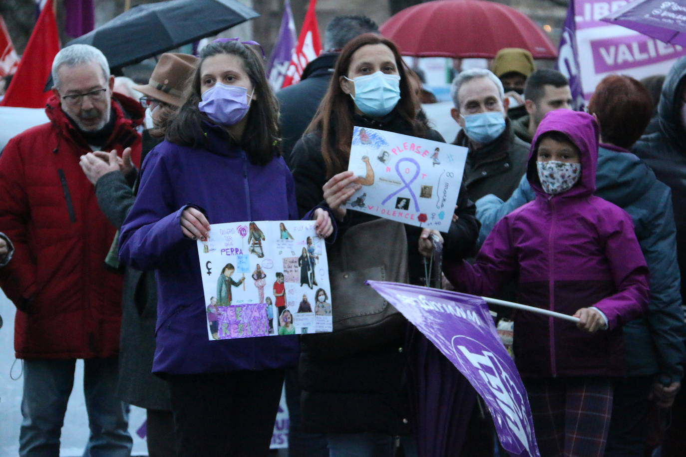 Las calles de la capital se han teñido de violeta en la manifestación reivindicativa del Día Internacional de la Mujer.