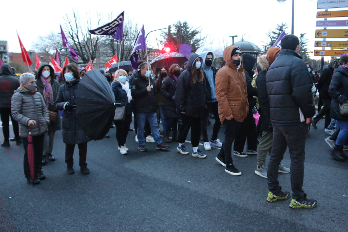 Las calles de la capital se han teñido de violeta en la manifestación reivindicativa del Día Internacional de la Mujer.