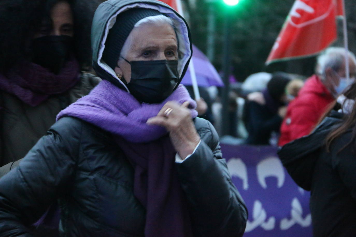 Las calles de la capital se han teñido de violeta en la manifestación reivindicativa del Día Internacional de la Mujer.