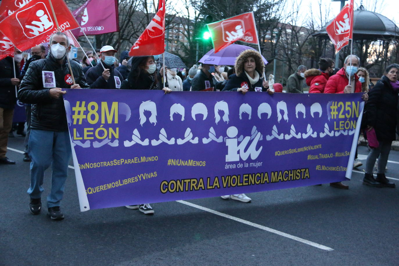 Las calles de la capital se han teñido de violeta en la manifestación reivindicativa del Día Internacional de la Mujer.