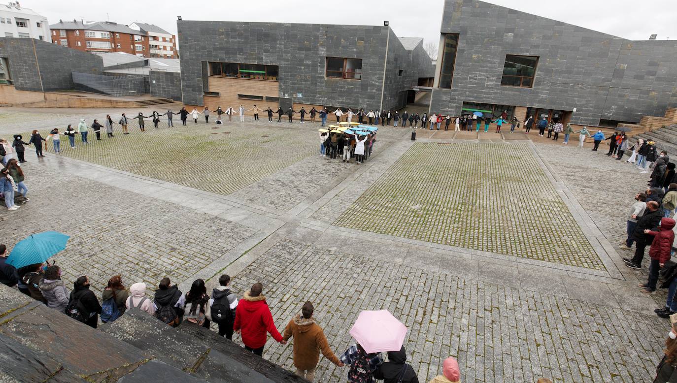 Manifestación de la Asociación de Mujeres Feministas Bercianas en Ponferrada. 