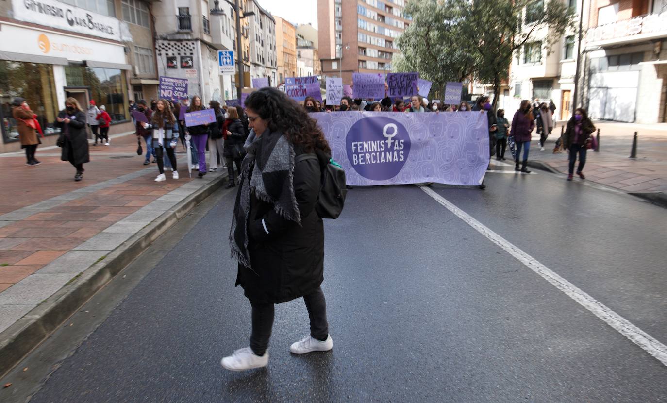 Manifestación de la Asociación de Mujeres Feministas Bercianas en Ponferrada. 