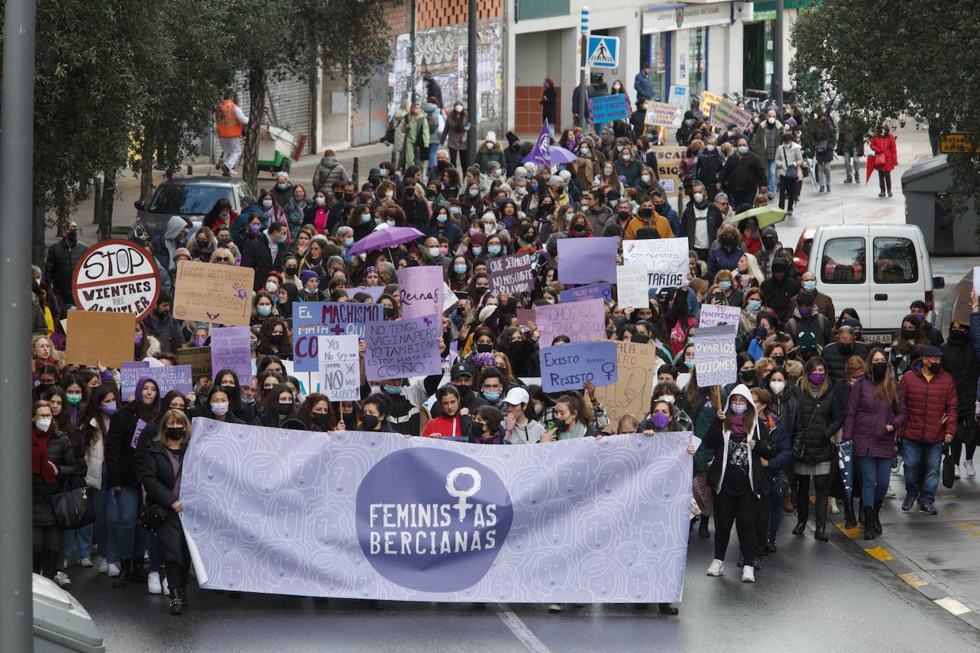 Manifestación de la Asociación de Mujeres Feministas Bercianas en Ponferrada. 