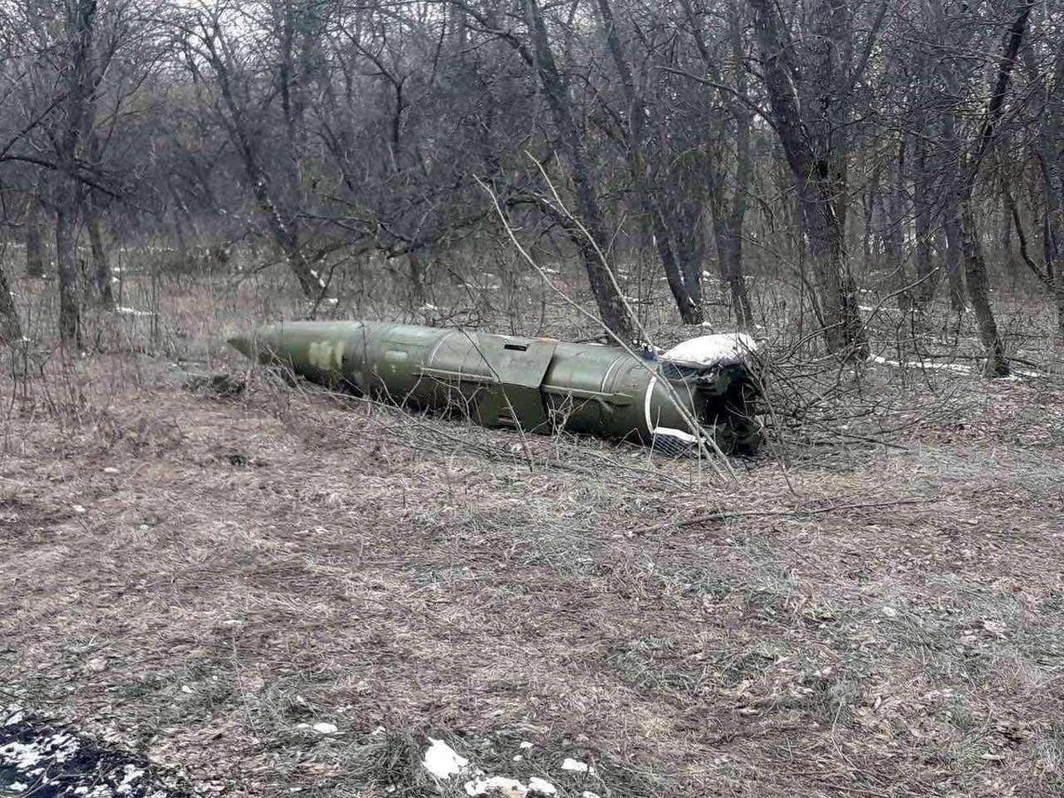 Un misil hipersónico hallado en un bosque a las afueras de Kramatorsk.