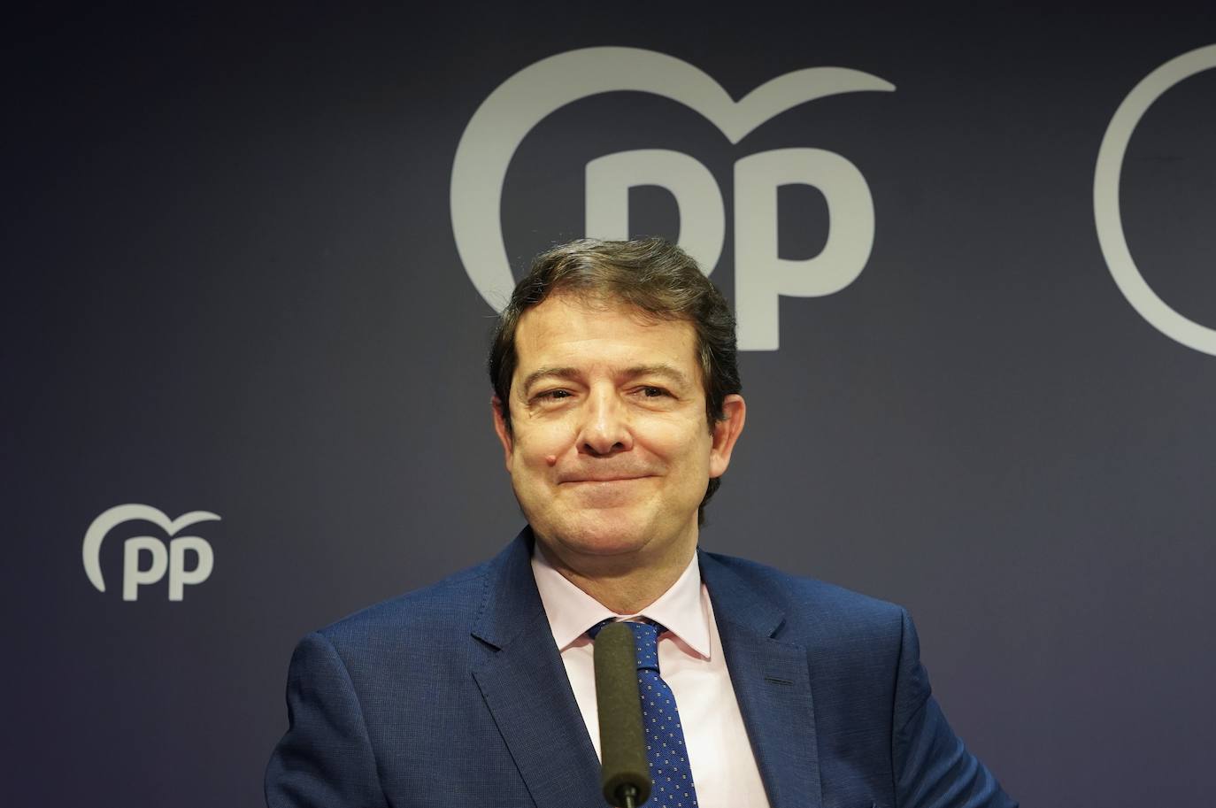 El presidente del Partido Popular de Castilla y León y presidente en funciones de la Junta, Alfonso Fernández Mañueco, ofrece una rueda de prensa tras mantener una reunión telemática con todos los presidentes provinciales del PP.