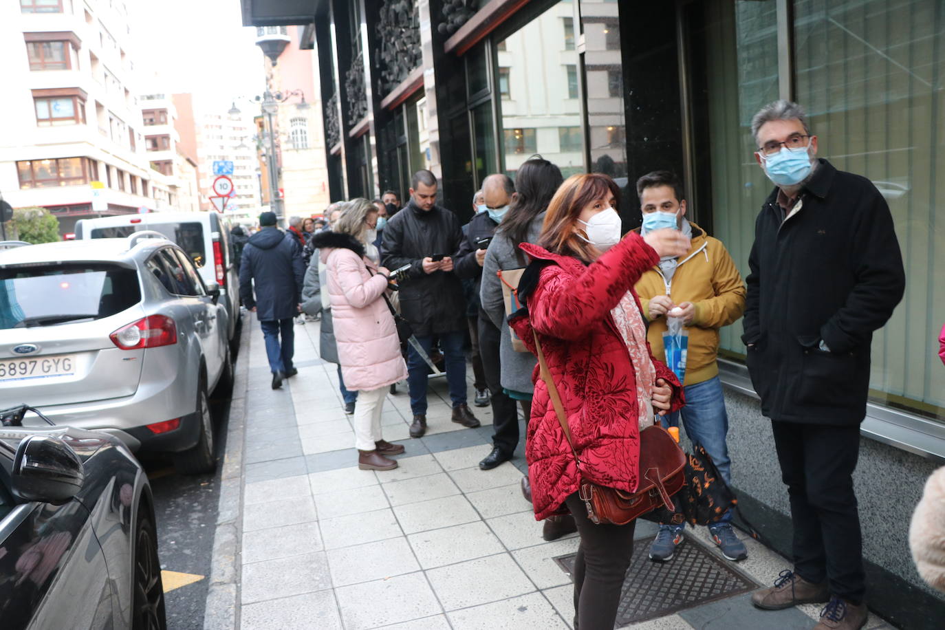 El escrito leonés llena con creces el Salón de Actos del Ayuntamiento de Ordoño II.