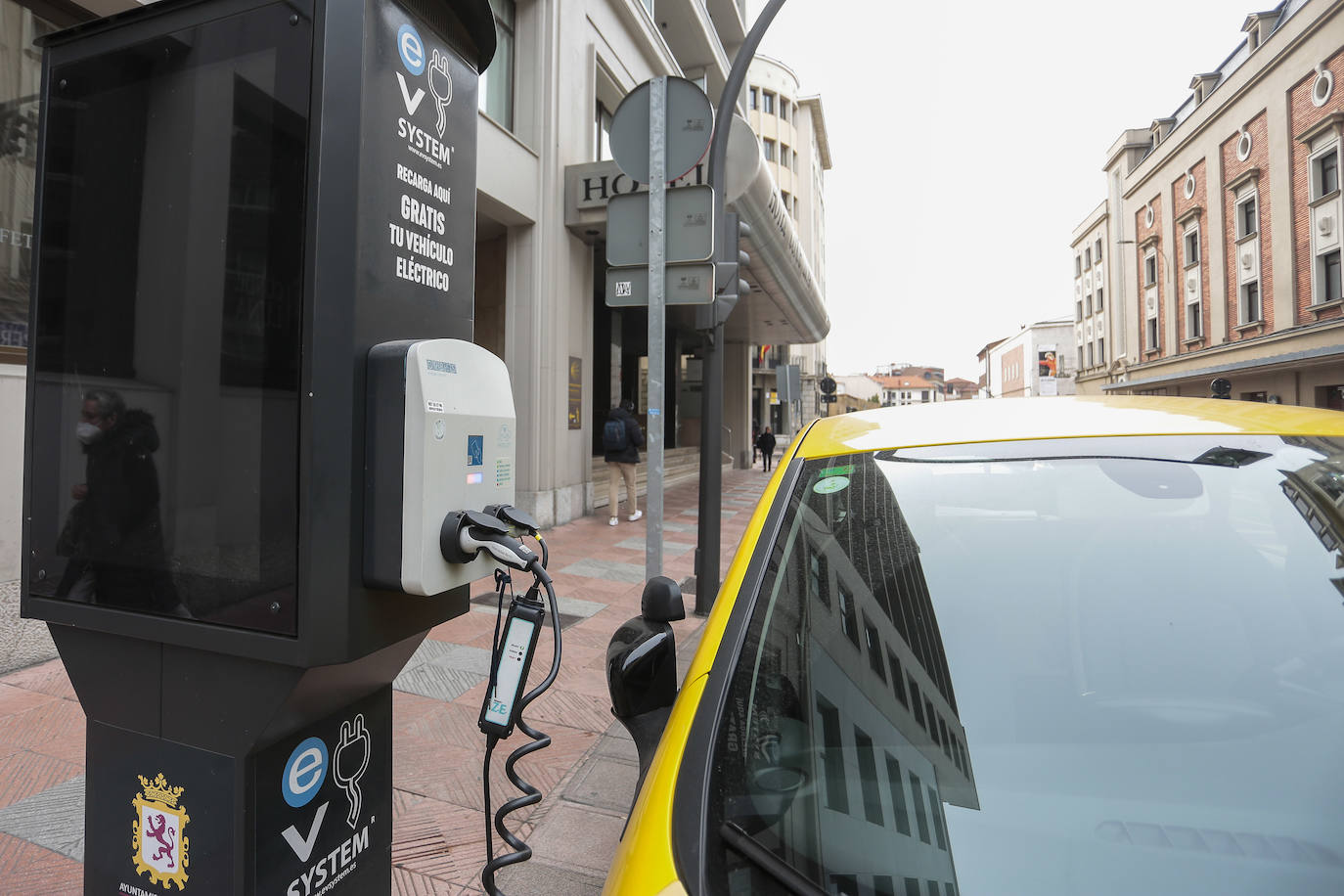 Cargadores para vehículos eléctricos en la capital leonesa.