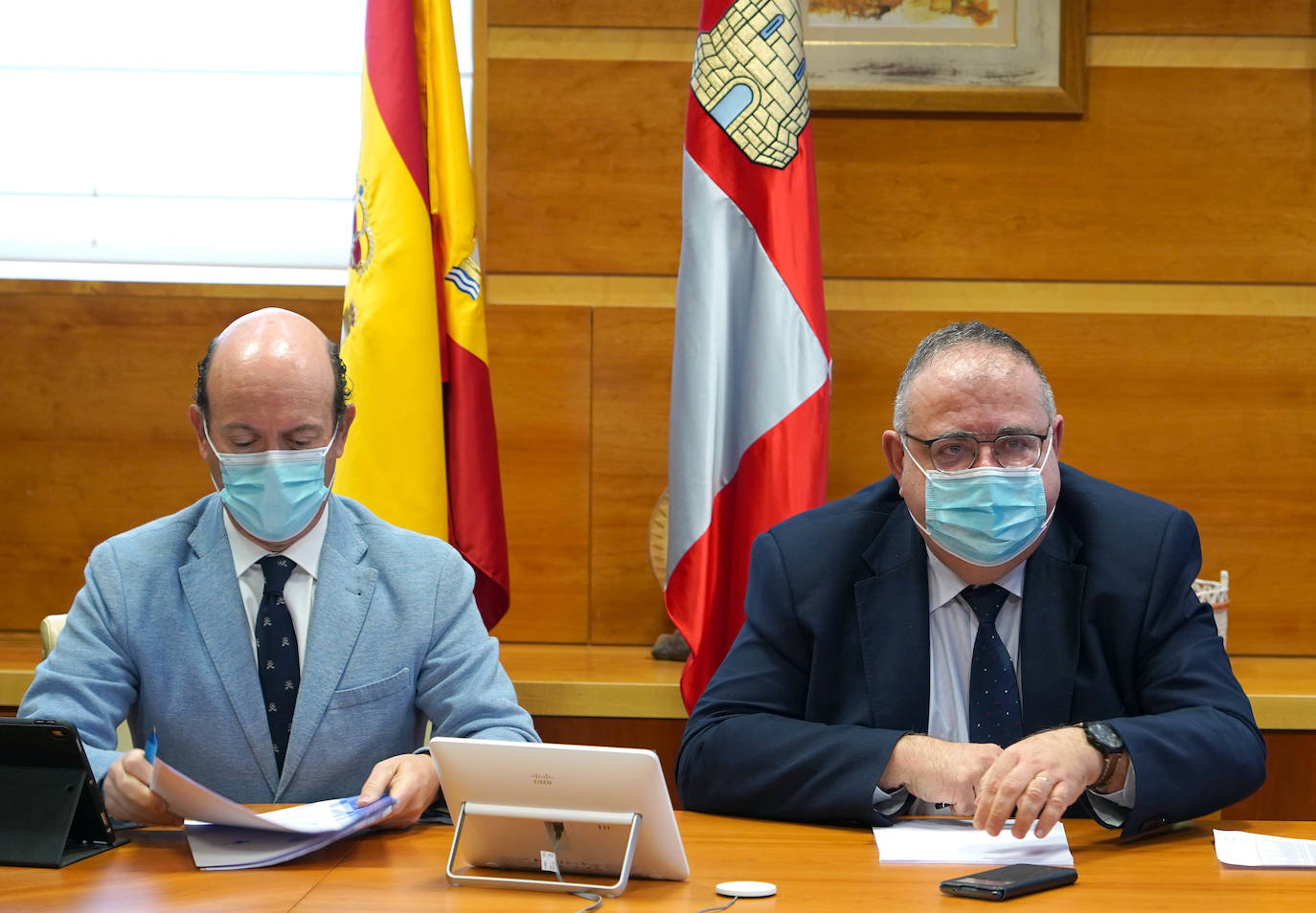 El consejero de Sanidad en funciones, Alejandro Vázquez, se reúne con el alcalde de Villablino, Mario Rivas, y con los representantes de la 'Plataforma en defensa de la sanidad pública del Bierzo y Laciana'.