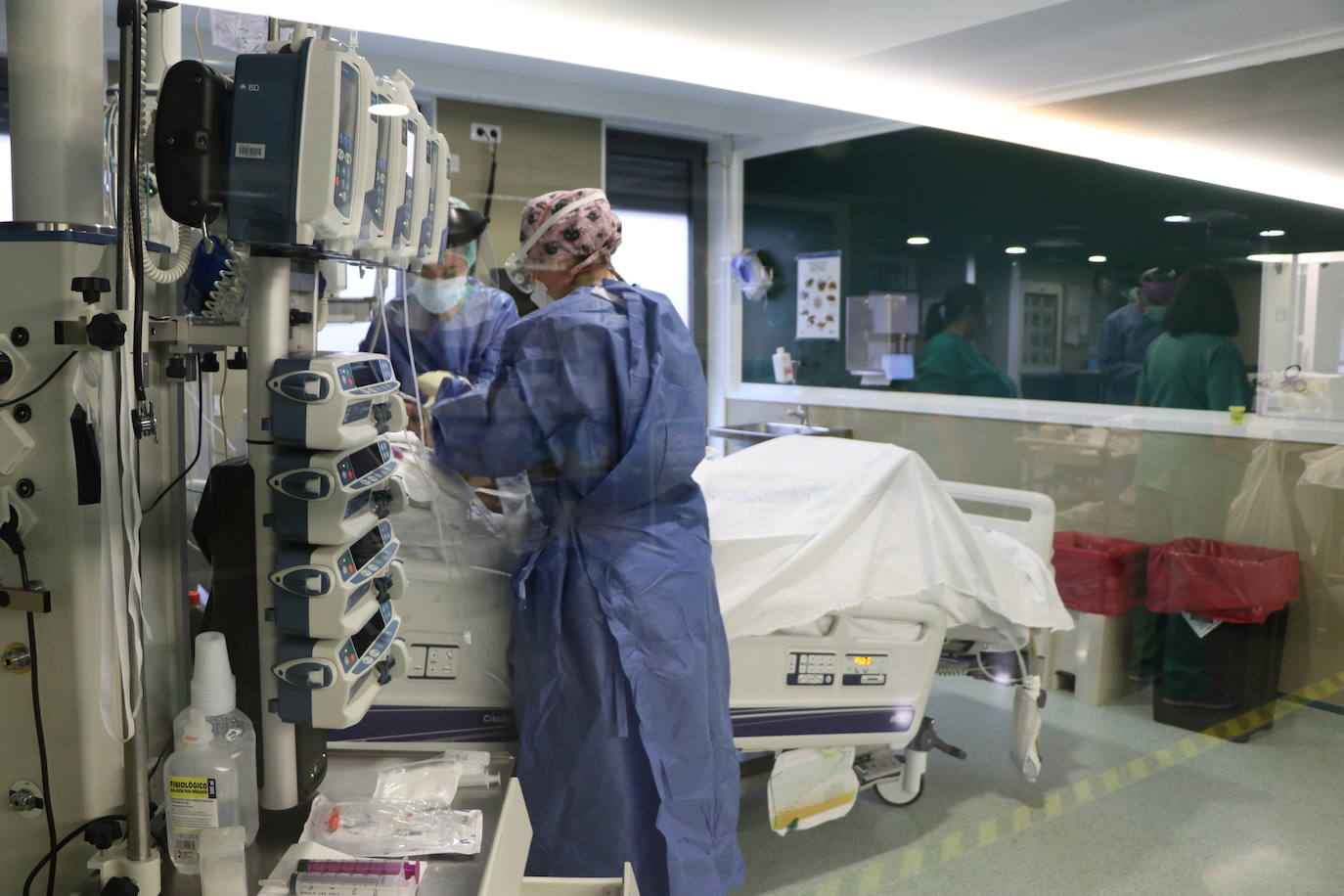 La UCI de León mantiene siete pacientes covid ingresados y se extiende a otras zonas. 