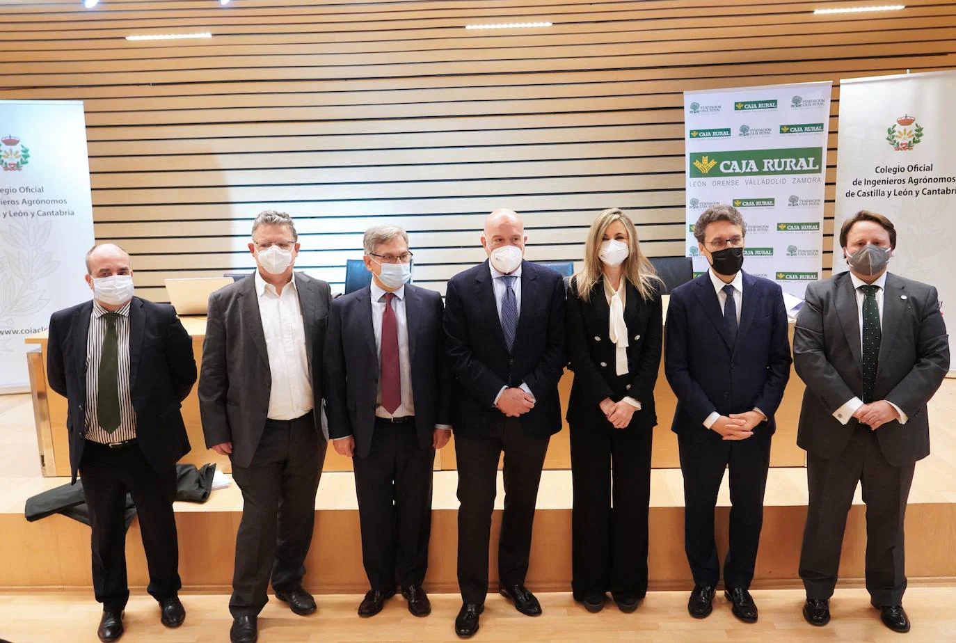 El consejero de Agricultura, Ganadería y Desarrollo Rural en funciones, Jesús Julio Carnero, inaugura una jornada sobre el sector agrario de Castilla y León ante la nueva PAC (2023-2027), organizada por el Colegio de Ingenieros Agrónomos de Castilla y León y Cantabria con el patrocinio de Caja Rural de Zamora.