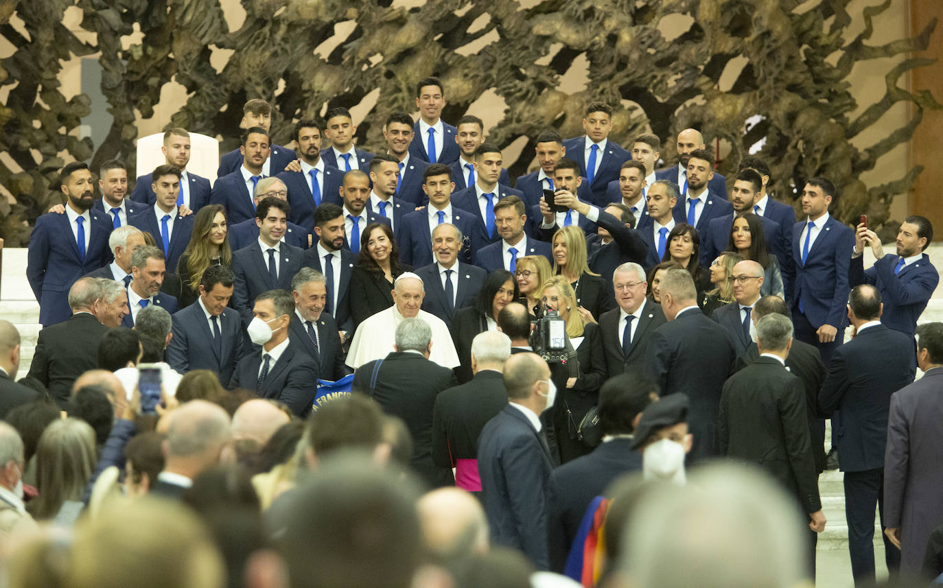 El Papa Francisco recibe en la Audiencia General en el Vaticano a la expedición del club berciano en el año de su centenario.