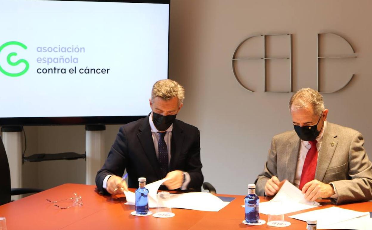 Fele y la Asociación Española contra el Cáncer firman el acuerdo de convenio. 