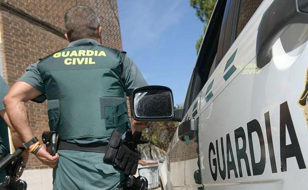 La guardia civil durante un operativo de búsqueda de desaparecidos. 
