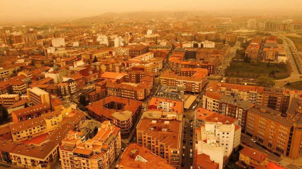 Imágenes del dron durante su recorrido por la ciudad.