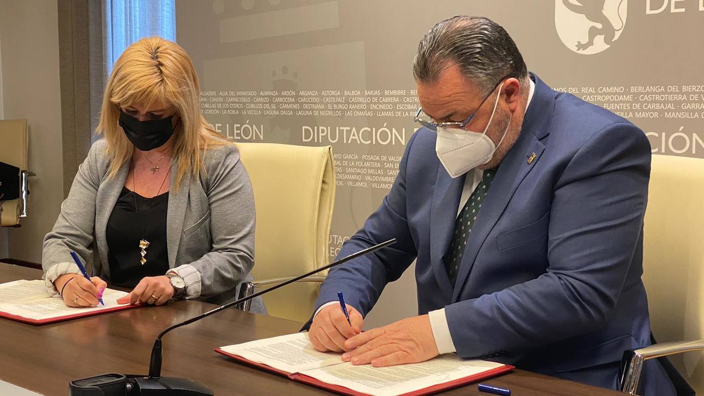 Fotos: Correos y la Diputación de León firman un convenio para instalar cajeros automáticos en los pueblos