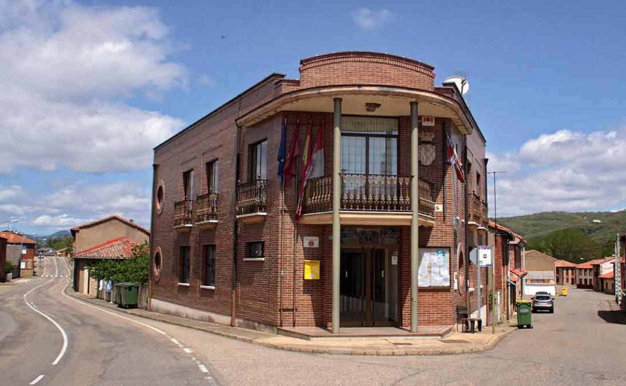 Fachada del Ayuntamiento de Cuadros.