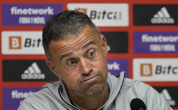 Luis Enrique abre la puerta al regreso de Piqué a la selección