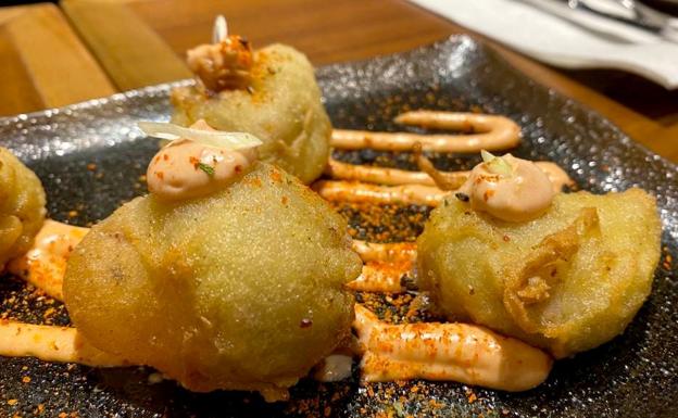 Croquetas de cecina en tempura con mayonesa de tomates secos