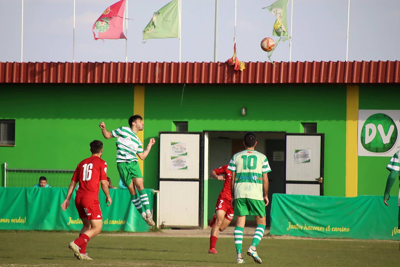 La Virgen y Júpiter disputan un intenso y vibrante derbi que se llevaron los locales