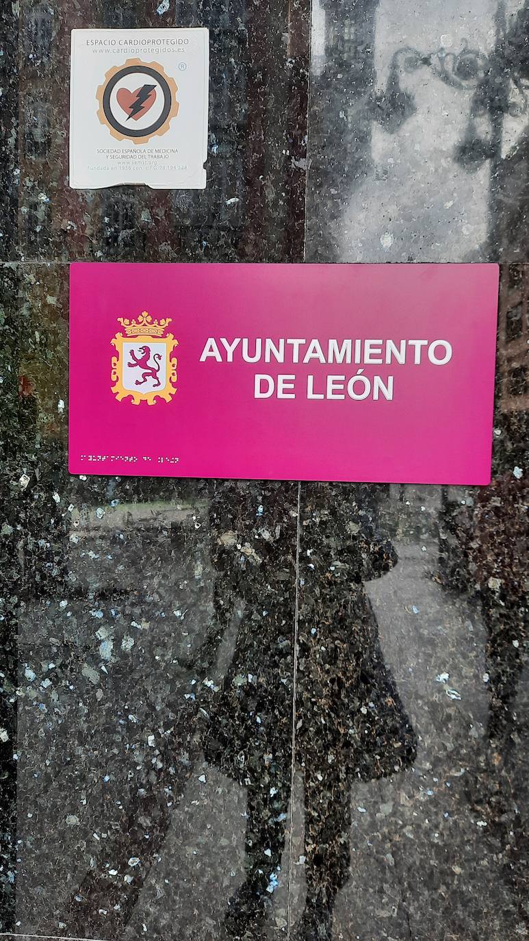 Fotos: Renovada la señalética en los centros cívicos de León