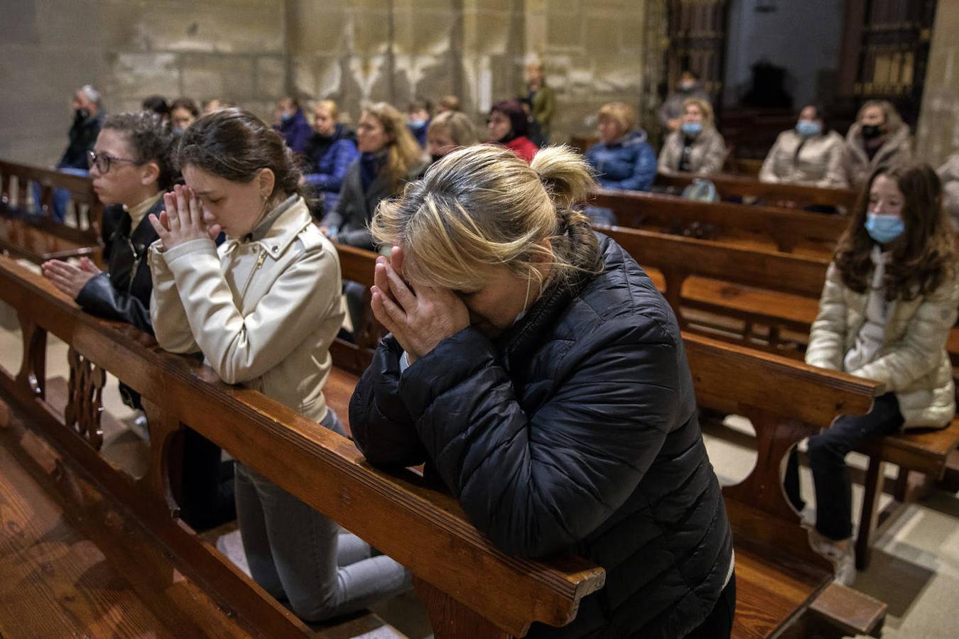 Desde que estalló la guerra la comunidad ucraniana se reúne cada tarde a las 18h en la Iglesia de Santa Maria de Guissona para rezar por sus compatriotas y el fin de la guerra.