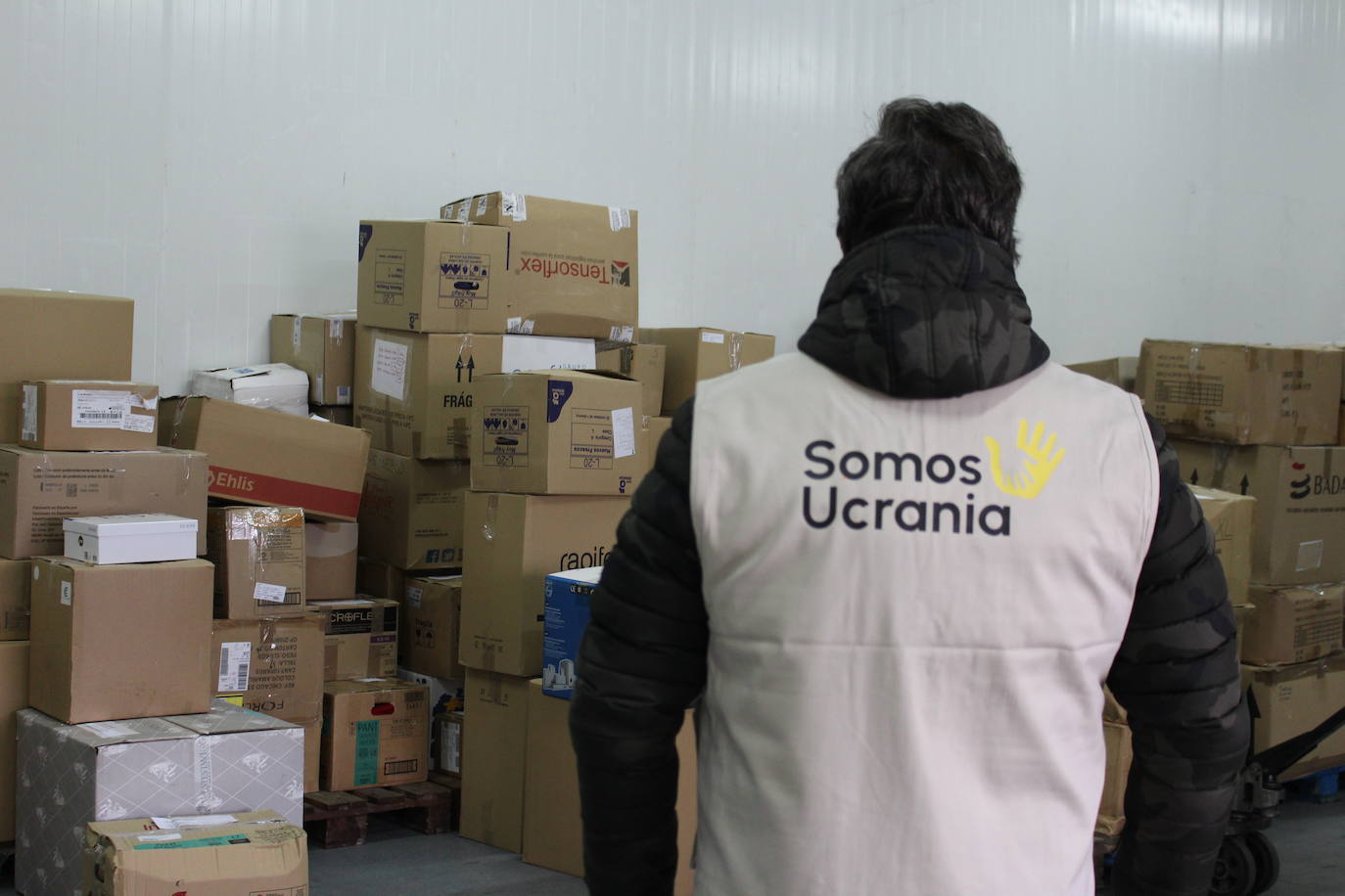 La asociación 'Somos Ucrania' fleta tres autobuses cargados de material humanitario que parten desde León y regresarán a Madrid con refugiados ucranianos