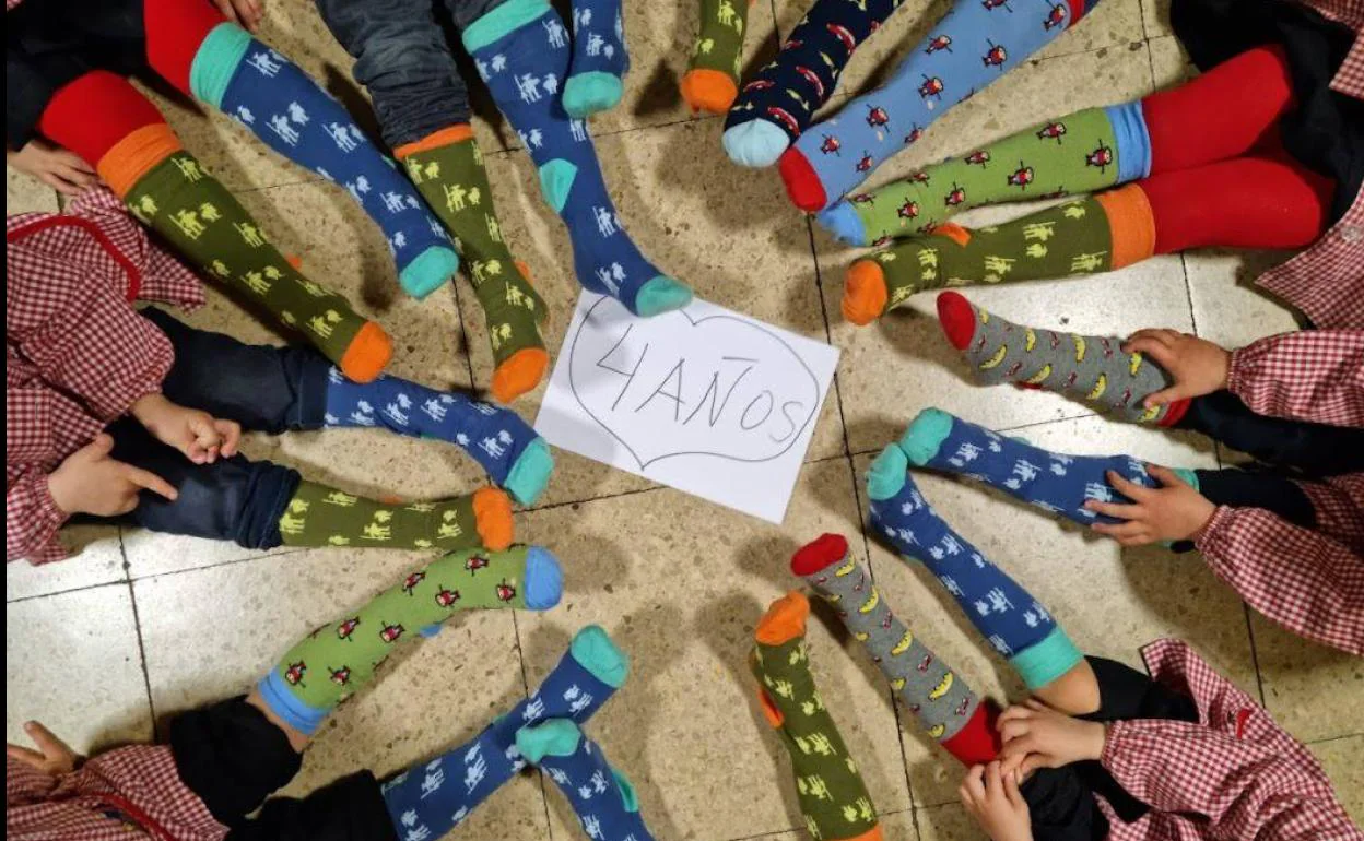 El Colegio Discípulas de Jesús se pone calcetines desparejados para celebrar el día del Síndrome de Down |