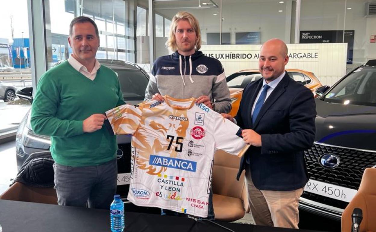 Aidenas Malašinskas, en su presentación como jugador del Abanca Ademar.