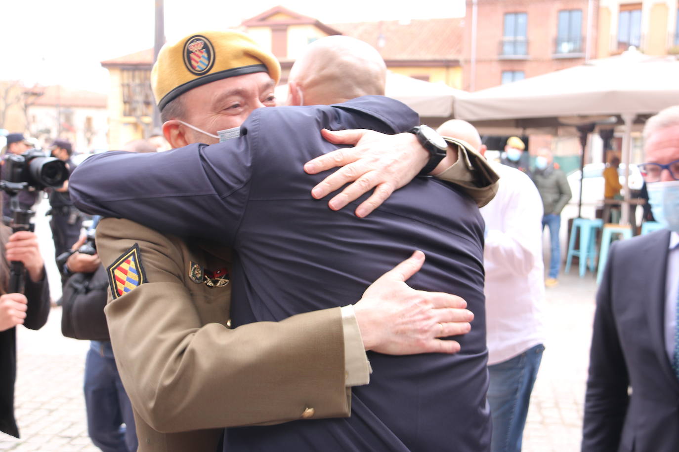 Acto de entrega de la Medalla de Oro de la Cámara de Comercio de León a la Unidad Militar de Emergencias