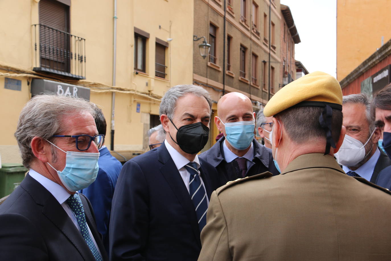 Acto de entrega de la Medalla de Oro de la Cámara de Comercio de León a la Unidad Militar de Emergencias