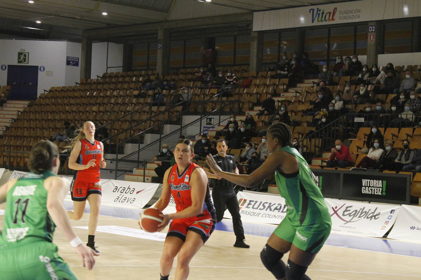 Amber Melgoza, en acción con el Embutidos Pajariel Bembibre.