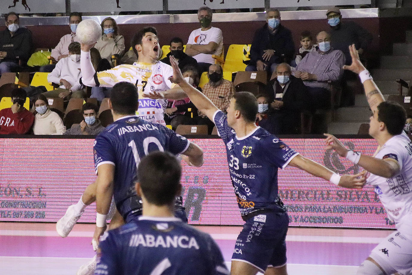 Jaime Fernández, durante el duelo de Sacyr Asobal que enfrentó a Abanca Ademar y Frigoríficos Morrazo.