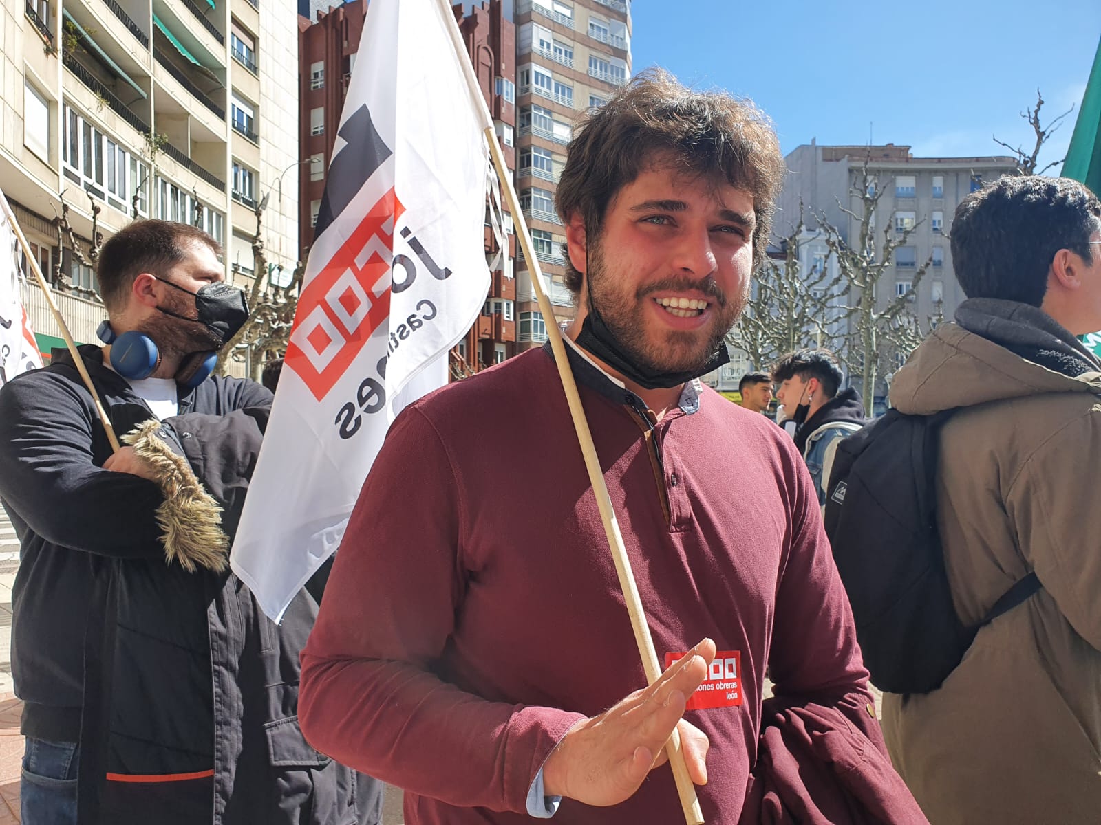 Los sindicatos Frente de Estudiantes y Estudiantes en Movimiento se concentran frente a la Subdelegación del Gobierno de León con motivo de la huelga general en institutos, centros de FP y Universidades