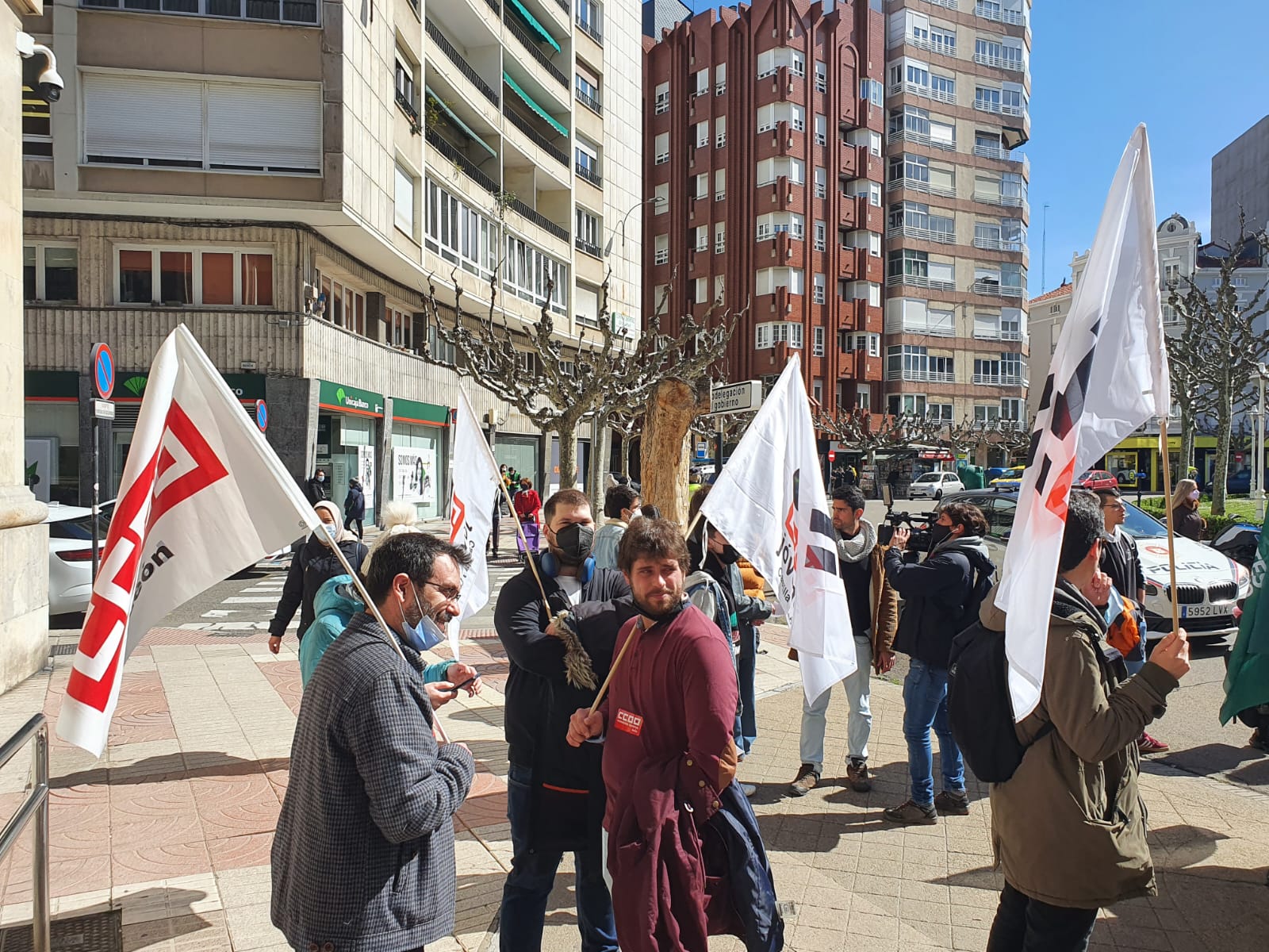 Los sindicatos Frente de Estudiantes y Estudiantes en Movimiento se concentran frente a la Subdelegación del Gobierno de León con motivo de la huelga general en institutos, centros de FP y Universidades