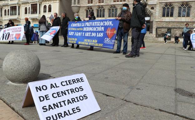 La plataforma ha salido a la calle para exigir que se impida la privatización de la sanidad