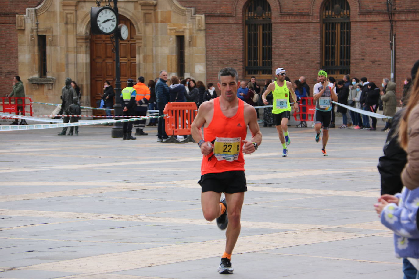 Fotos: Paso junto a la Catedral