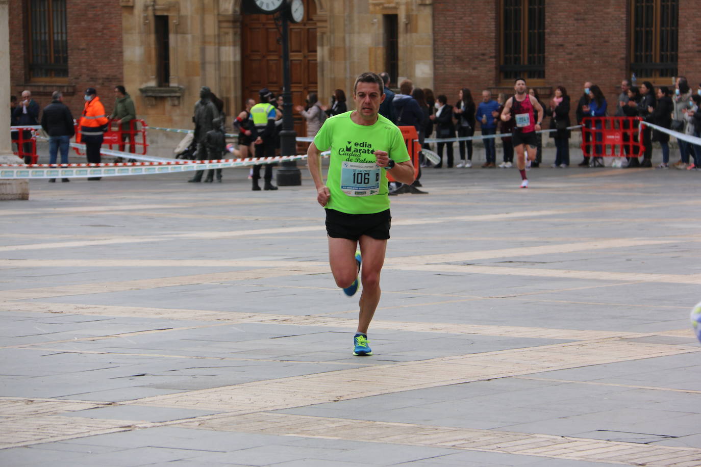 Fotos: Paso junto a la Catedral