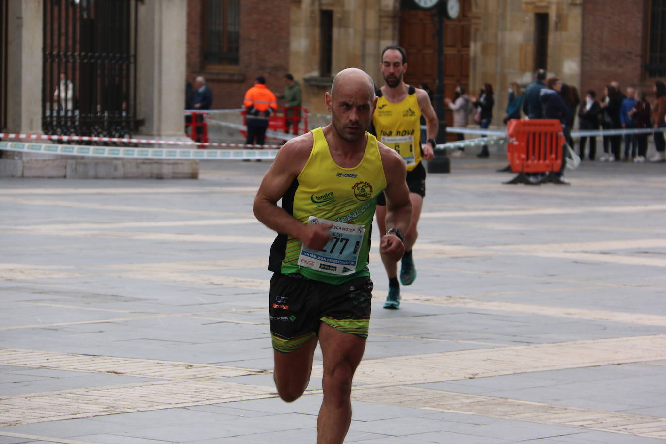 Fotos: Paso junto a la Catedral