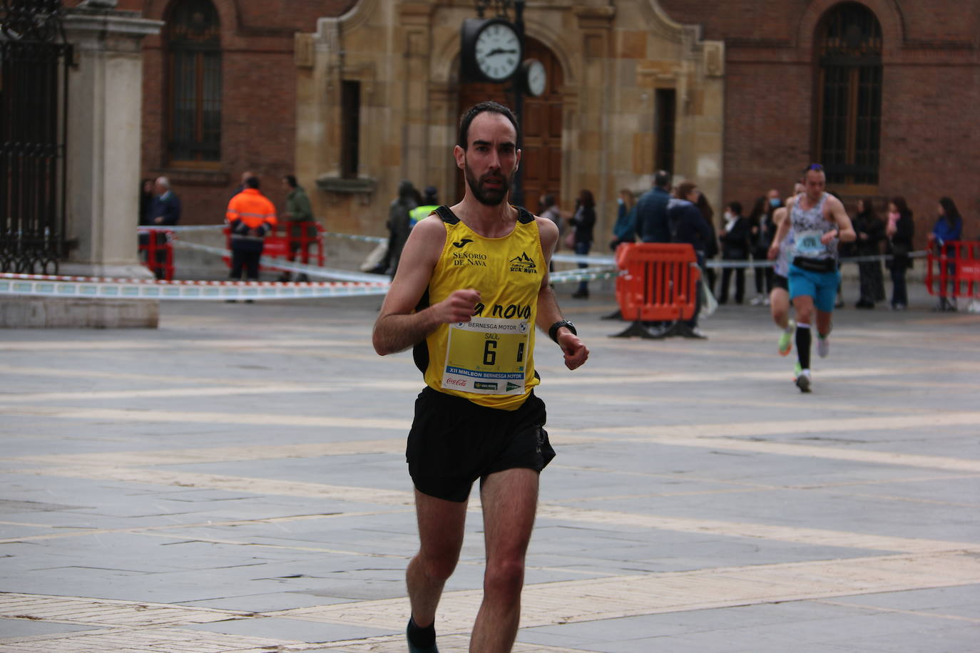 Fotos: Paso junto a la Catedral