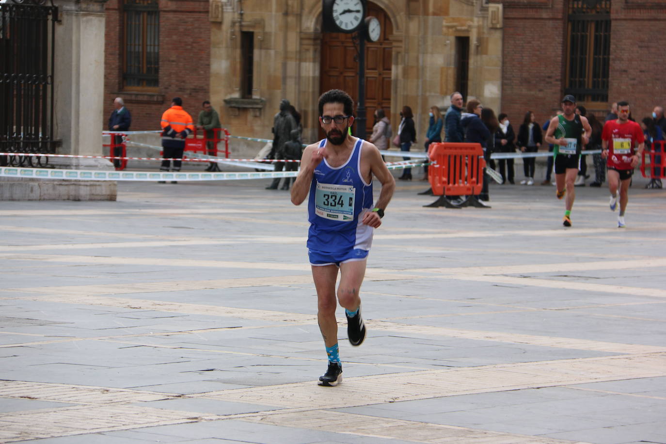 Fotos: Paso junto a la Catedral