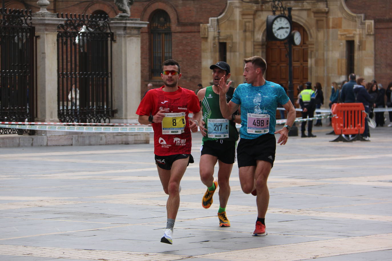 Fotos: Paso junto a la Catedral