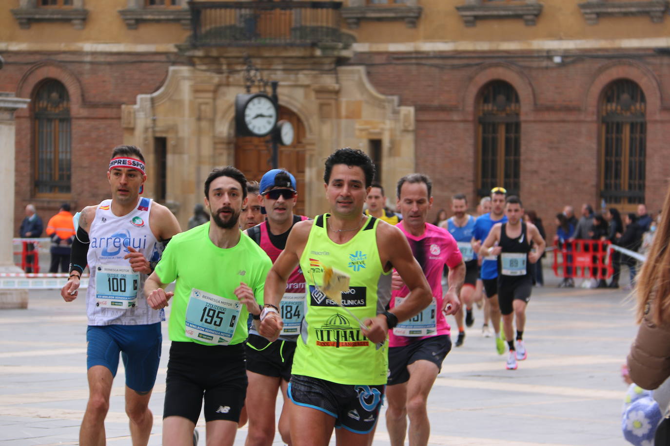 Fotos: Paso junto a la Catedral