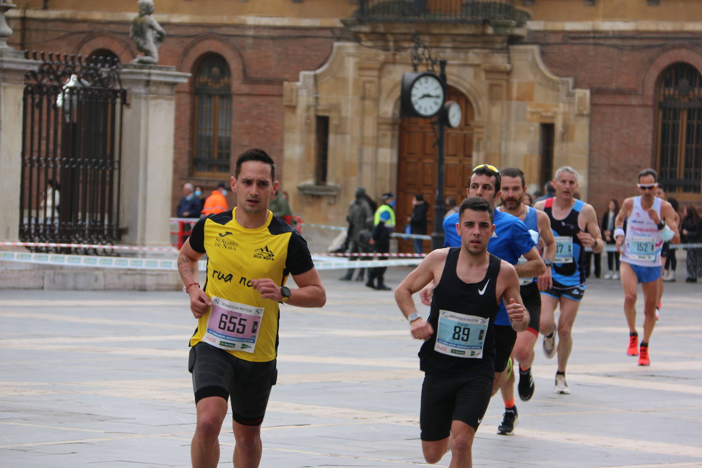 Fotos: Paso junto a la Catedral